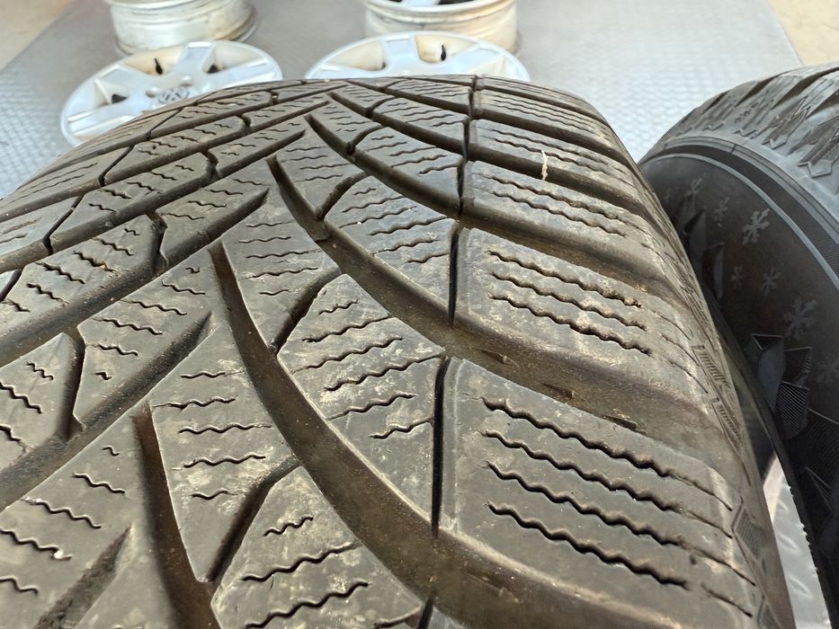 2бр. Зимни Гуми 215/65R/16 -SEMPERIT- DOT:4221- 4.5мм *60лв Комплект*