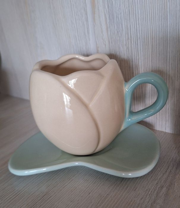 Чашка тюльпан с блюдцем