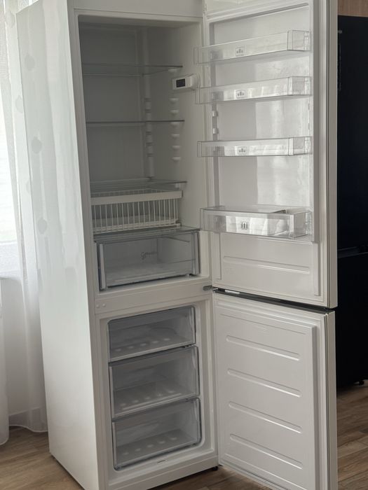 Frigider Whirlpool