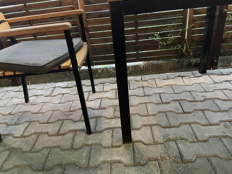 Masa plus 4 scaune foarte rezistente terasa/restaurant  structura meta