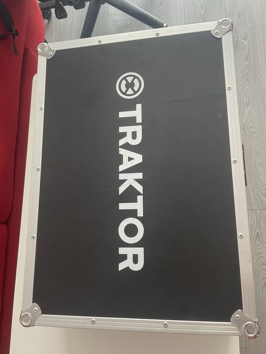Consola DJ Traktor S4 mk3