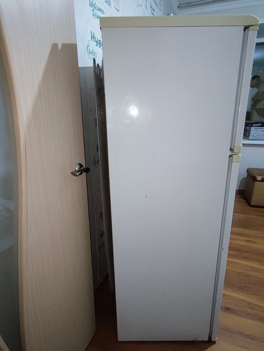 Продам холодильник. Включается но не холодит.