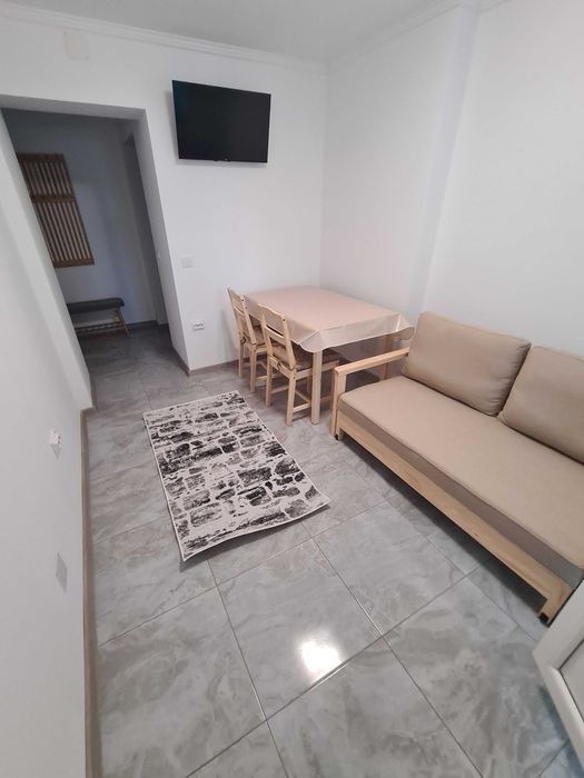 Inchiriez apartament ultracentral  etaj 2