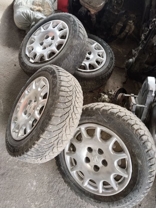 Продам диски с резиной зима р15