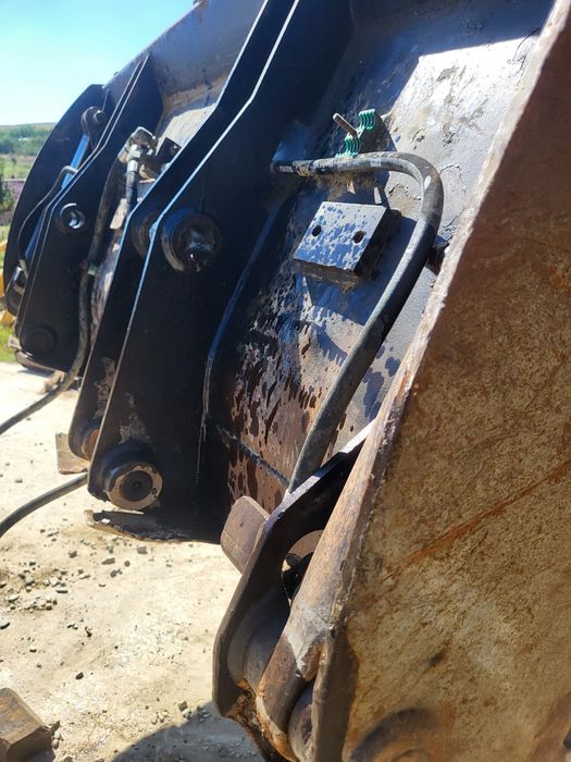 Cupa multifunctionala buldoexcavator jcb komatsu cat case