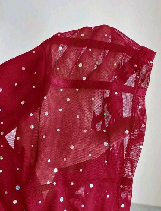 Парти бордо топ с блестящи елементи