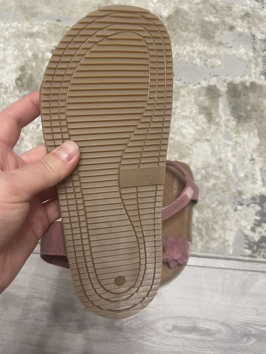Sandale din piele nr 32 noi