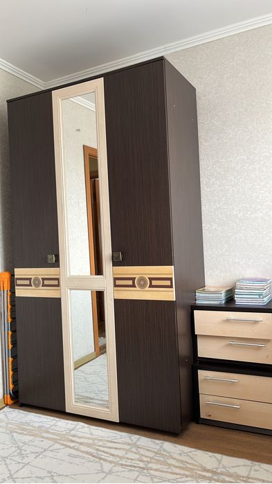 Шкаф,зеркало диван продается