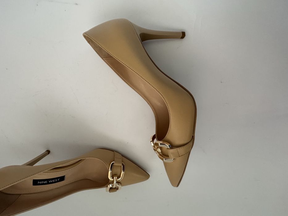 Обувки с ток nine west