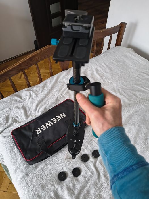 Gimbal manual (stabilizator) pentru DSLR sau mirrorless