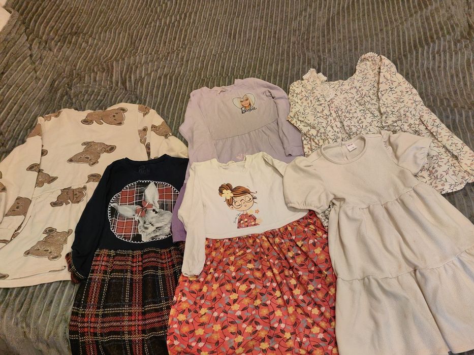 Продам детские  платья б.у.