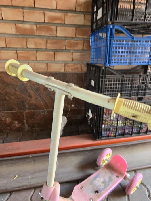 De vânzare trotineta de fetite 3-6 ani