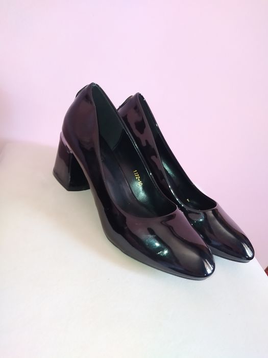 25 000 so'mlik Oyoq kiyimlar