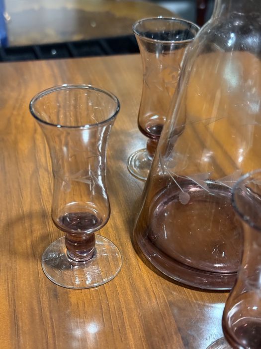 красив сервиз за ликиор лилаво стъкло 30те години