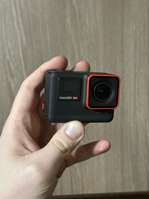 Insta360 Ace, Modelul standard
