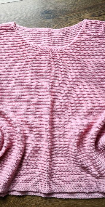 Два красиви пуловера с прилеп ръкав, размер М, отлични