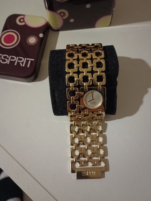 Всяко по 20 лв Miss sixty обеци и часовник Esprit