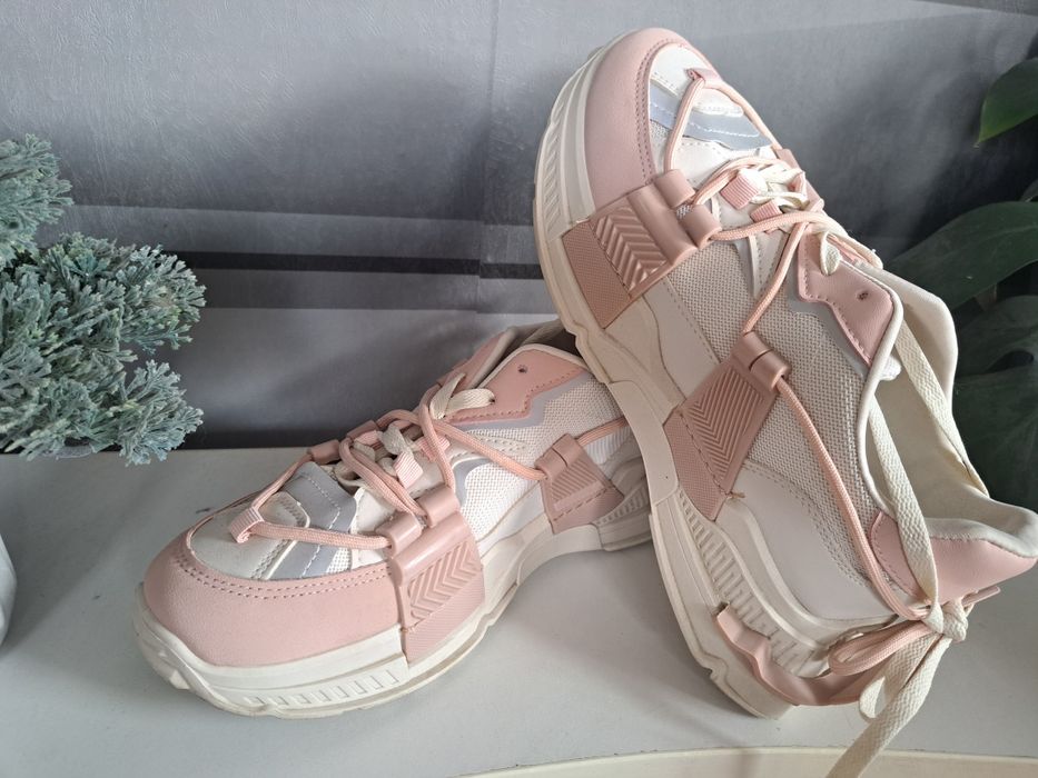 Дамски кецове 40