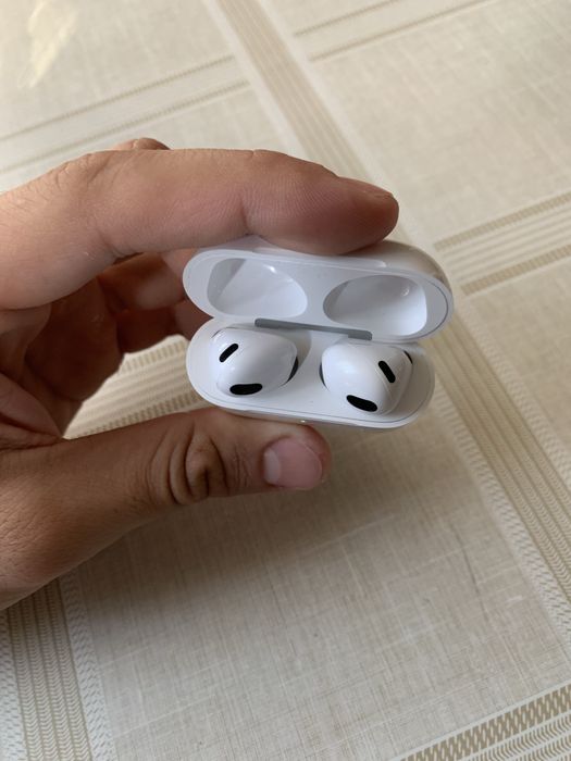 Абсолютно новые AirPods