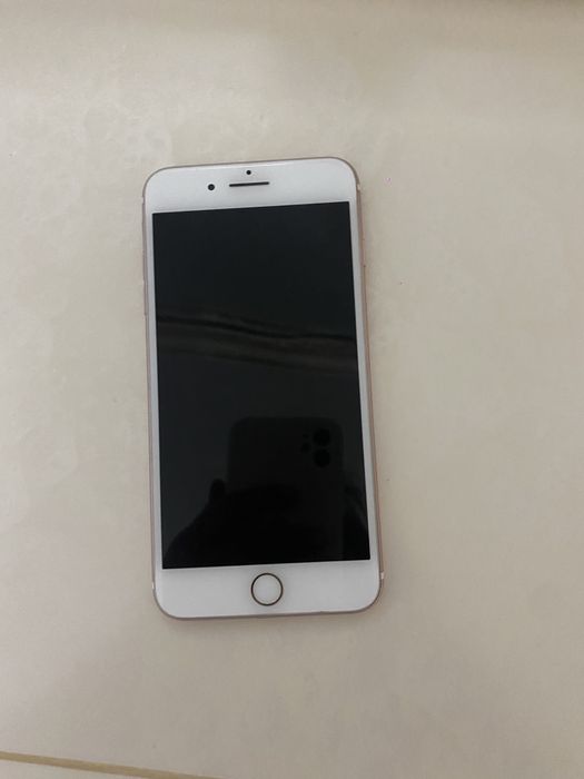 Срочно продам Айфон 7+