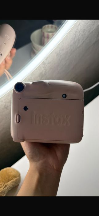 Instax фотоопарат