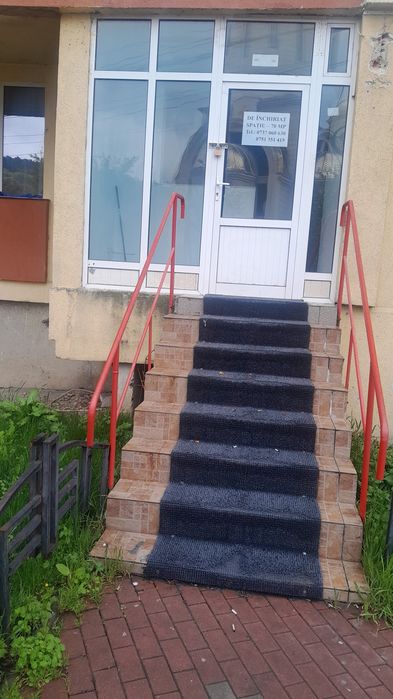 Închiriez spațiu comercial 70 mp în orașul Piatra Neamt
