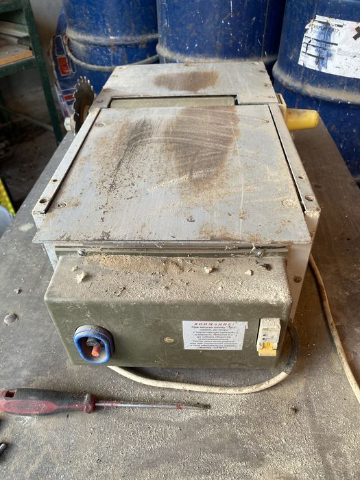 Vând abric- circular 220V