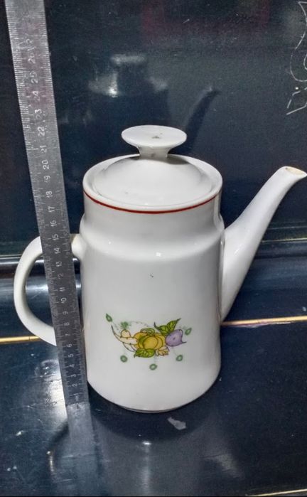 Чайник фарфор. Советское производство.