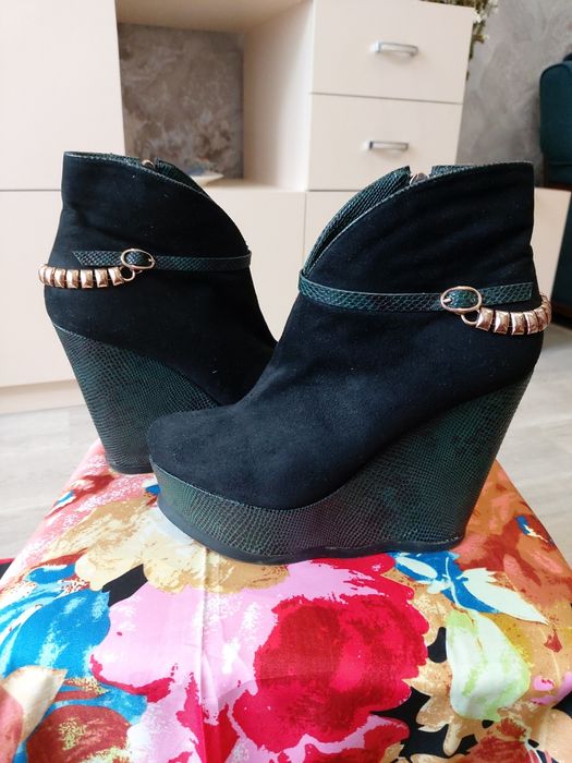 Продам 3 пары обуви 40 размера