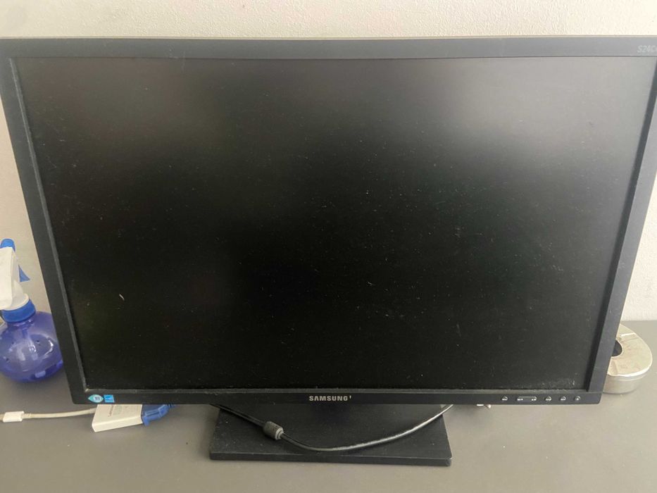Samsung S24C450BW 24" монитор, много запазен