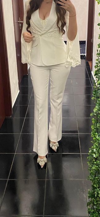 Costum alb elegant