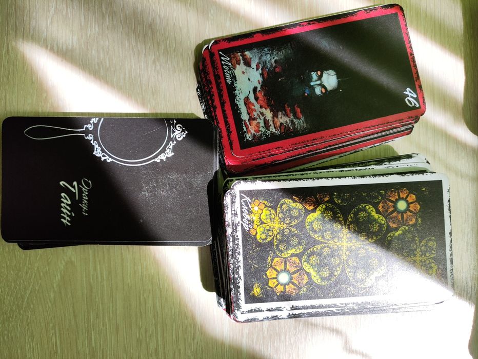 Таро и оракулы продам недорого