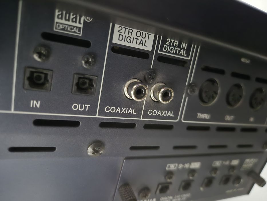 Микшерный пульт Yamaha (цифровой)