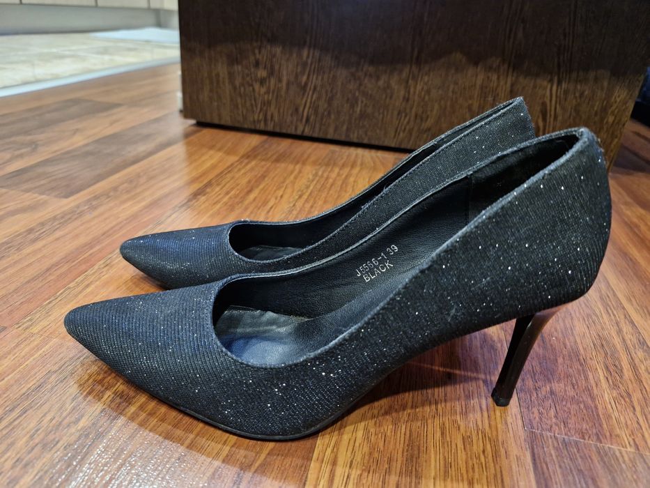 Vând pantofi damă noi