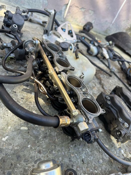 Dezmembrez Honda CBR F4i