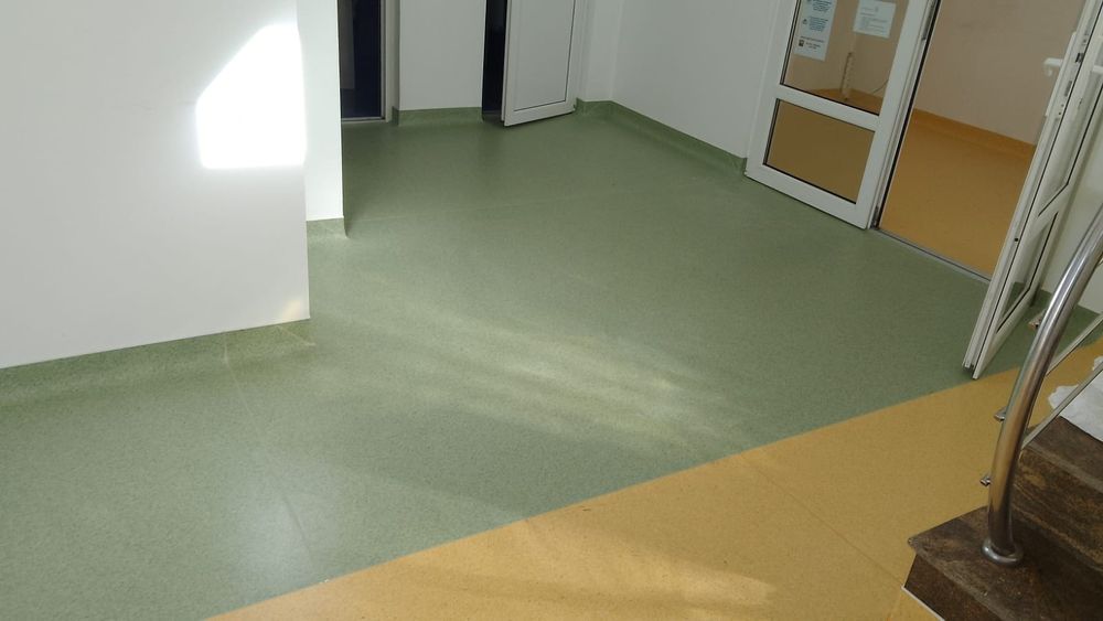 execut montaj de pardoseli