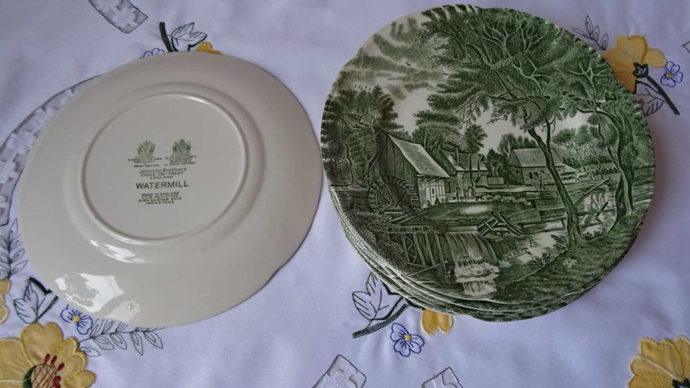 Чинии , чаши, чайник  Johnson Brothers.1930 - 1960-те години.