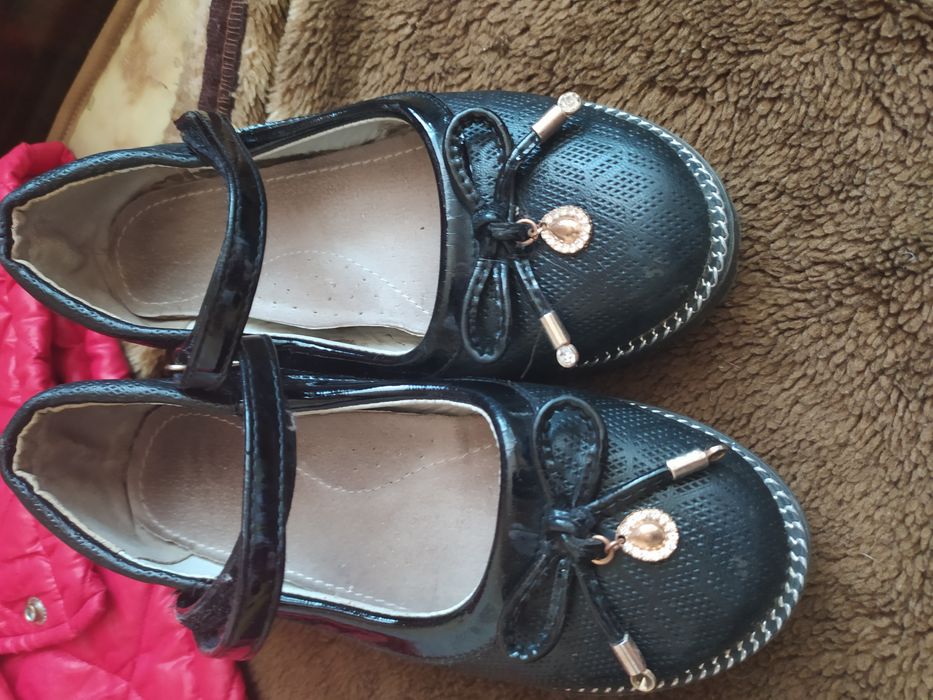 Продам детскую обувь