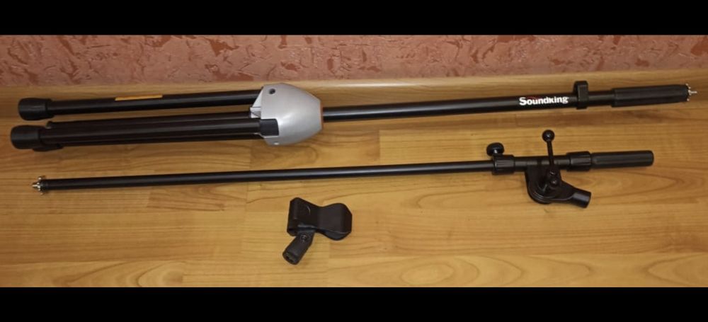 Продам микрофонную стойку