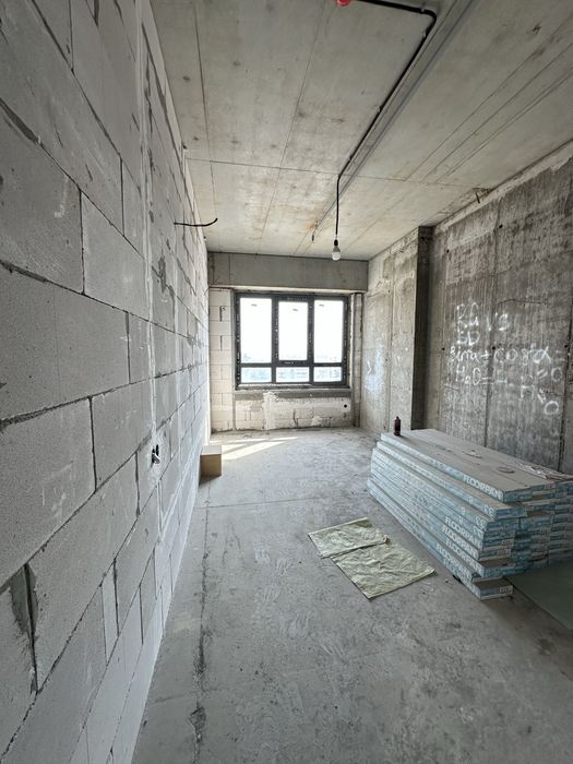 Продается коробка в Акай Сити