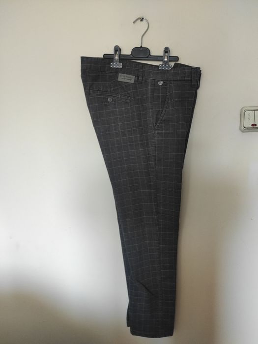 Pantaloni blugi, eleganti, moderni, calitate foarte buna