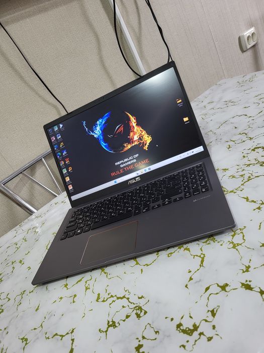Ноутбук современный Asus Ryzen 3