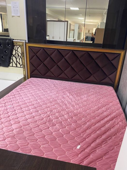 Спальная кровать