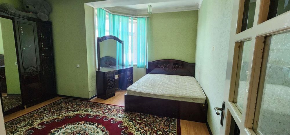 Yunusobod Amerika Posolstva roparasida