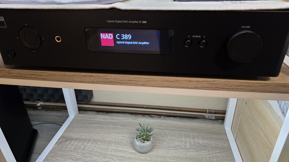 NAD C389 Amplificator