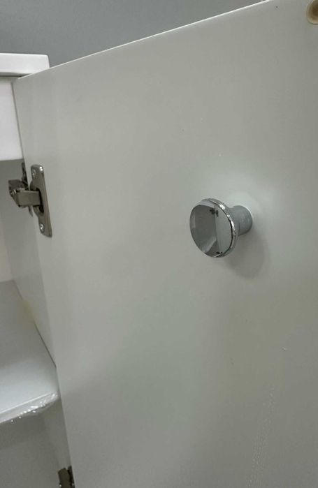 Шкаф 60 см с 2 врати и плот за мивка – бял