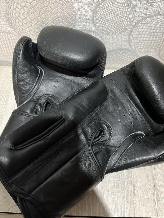 Продам перчатки для бокса