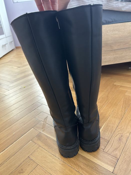 Високи зимни ботуши с връзки