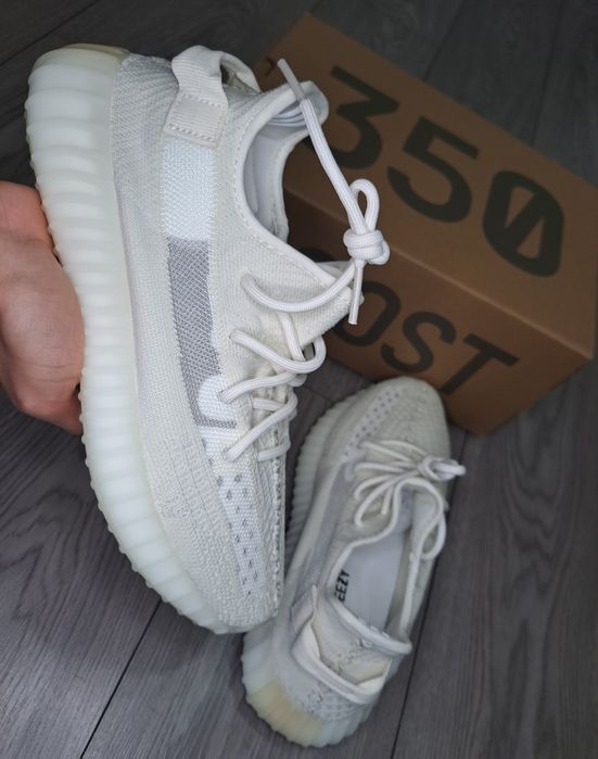 Yeezy Boost 350 V2 Bone, Mărimea 42