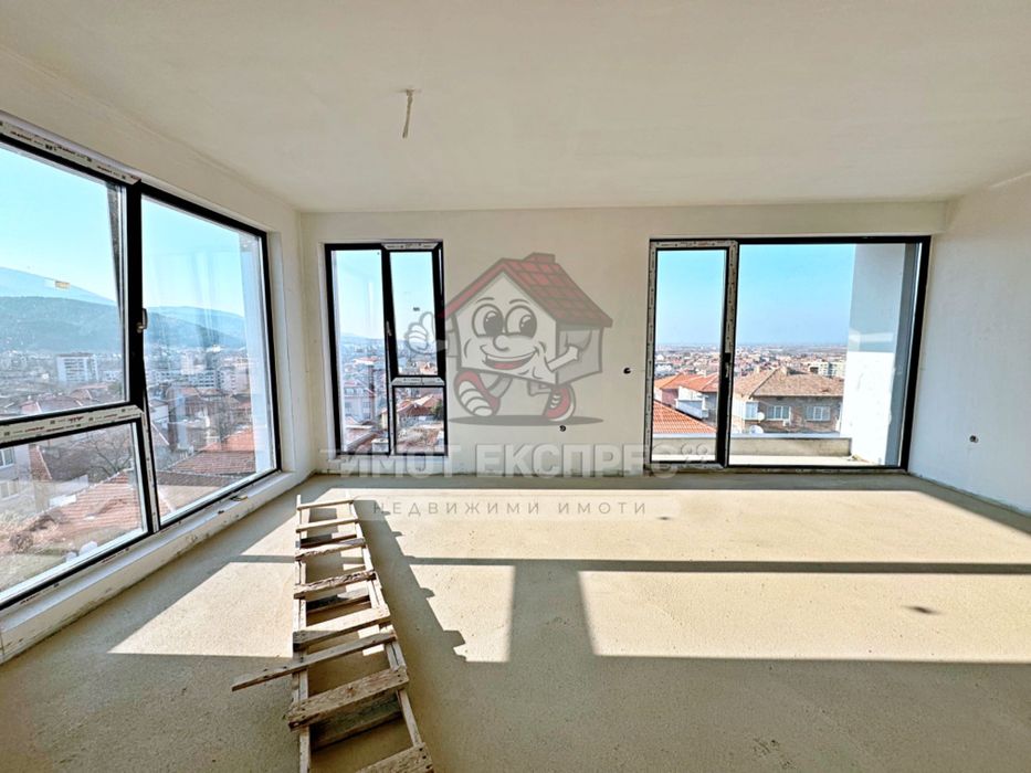 Продава се Тристаен апартамент в Асеновград - 137 кв.м за 1022 €/кв.м - Снимка #1